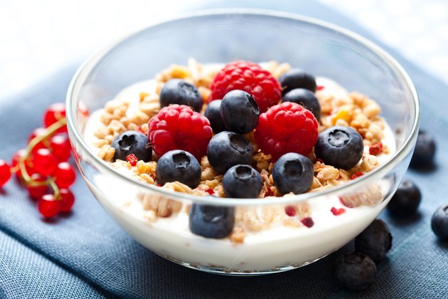 Crunchy muesli with yogurt and berries