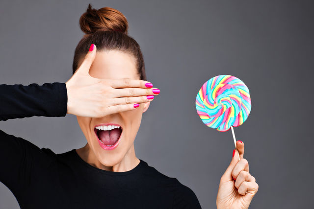 Чаще всего страсть к сладостям — эта привычка, которую мы не контролируем