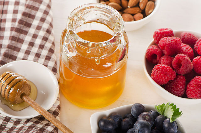 Мед также поможет заменить вредные сладости в вашем рационе