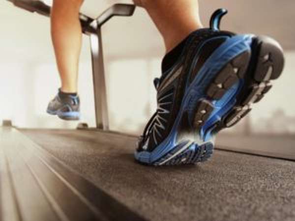 Чем полезна беговая дорожка, какие мышцы работают
